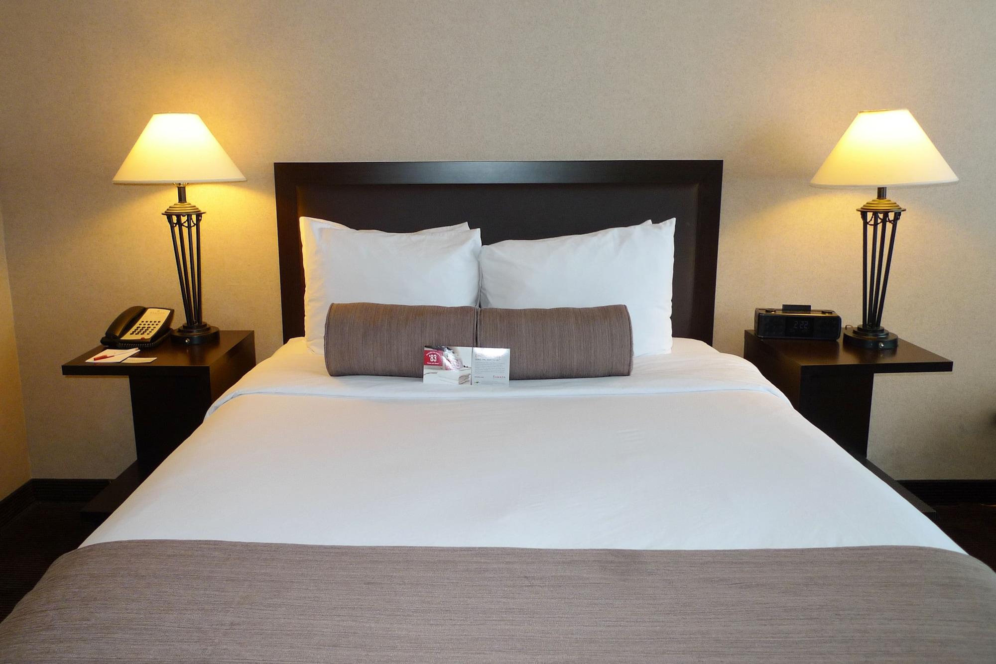 Ramada Plaza By Wyndham Calgary Downtown Otel Dış mekan fotoğraf