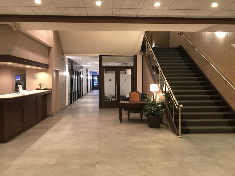 Ramada Plaza By Wyndham Calgary Downtown Otel Dış mekan fotoğraf
