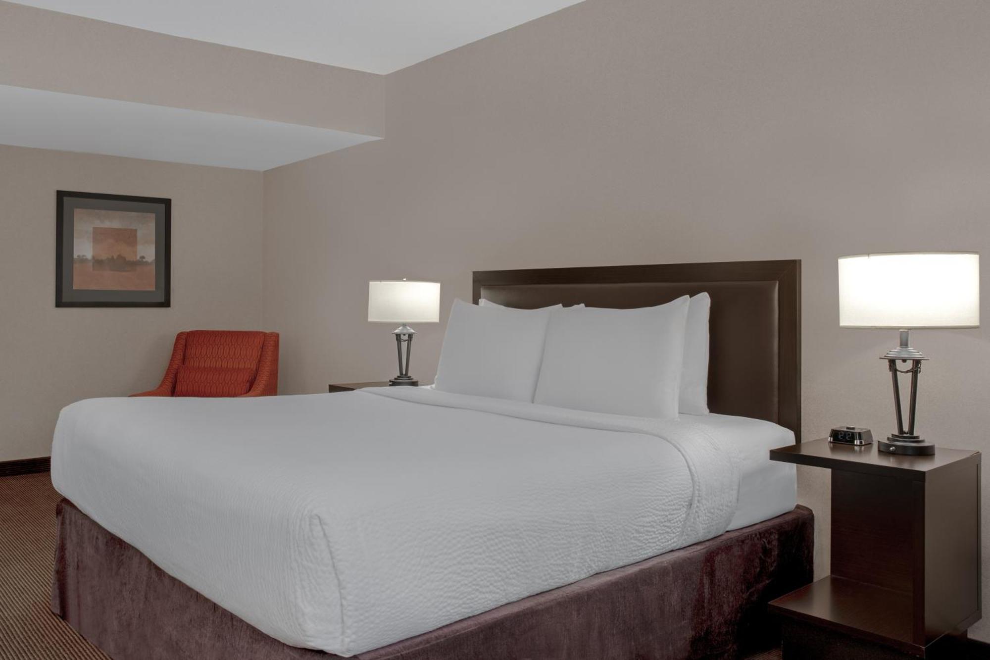 Ramada Plaza By Wyndham Calgary Downtown Otel Dış mekan fotoğraf