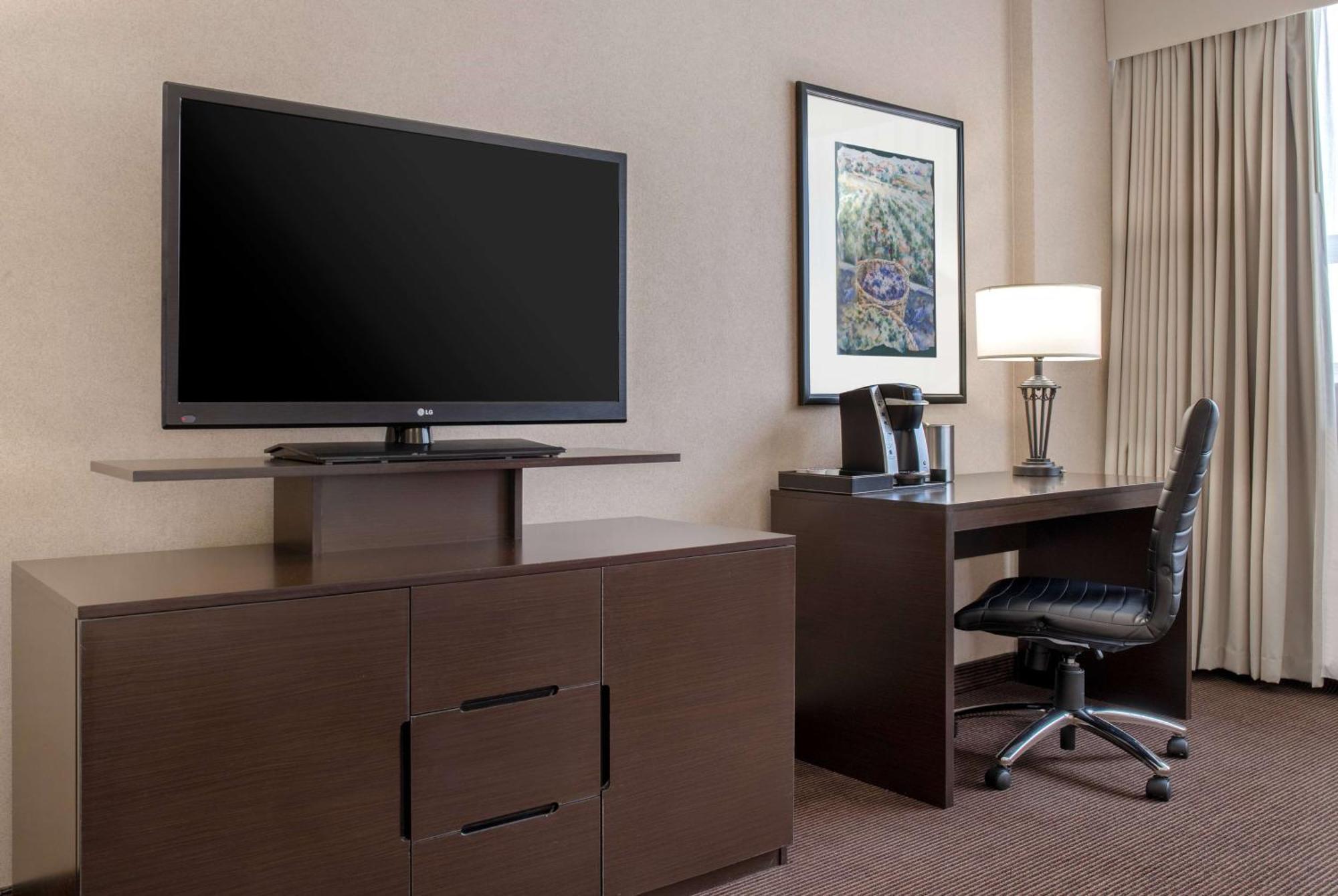 Ramada Plaza By Wyndham Calgary Downtown Otel Dış mekan fotoğraf