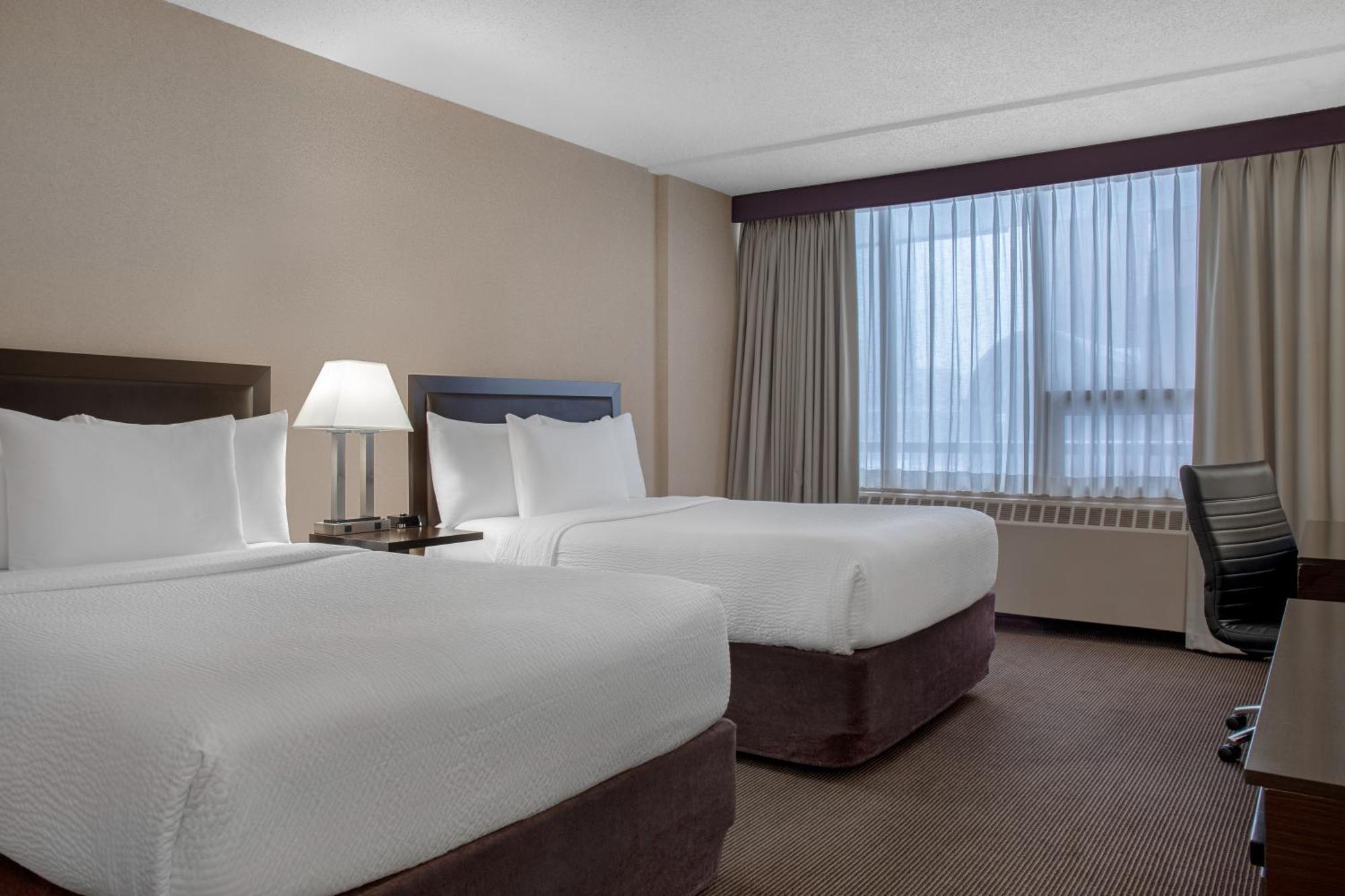 Ramada Plaza By Wyndham Calgary Downtown Otel Dış mekan fotoğraf