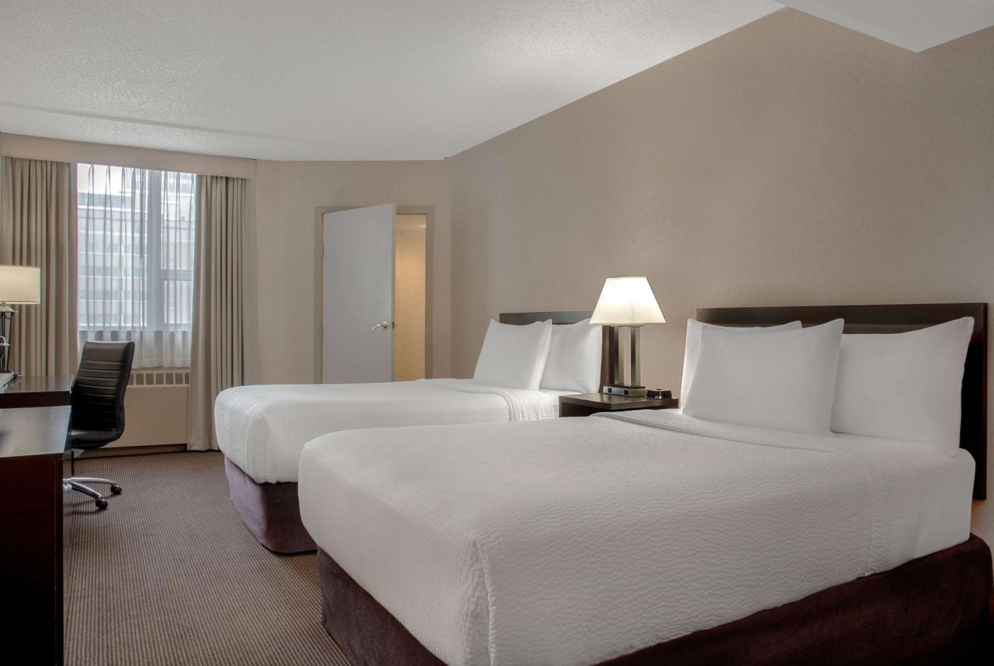 Ramada Plaza By Wyndham Calgary Downtown Otel Dış mekan fotoğraf