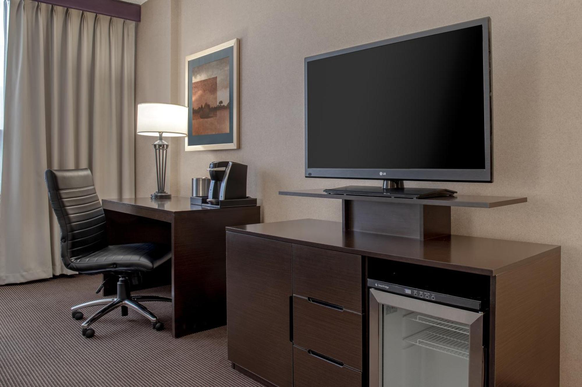 Ramada Plaza By Wyndham Calgary Downtown Otel Dış mekan fotoğraf