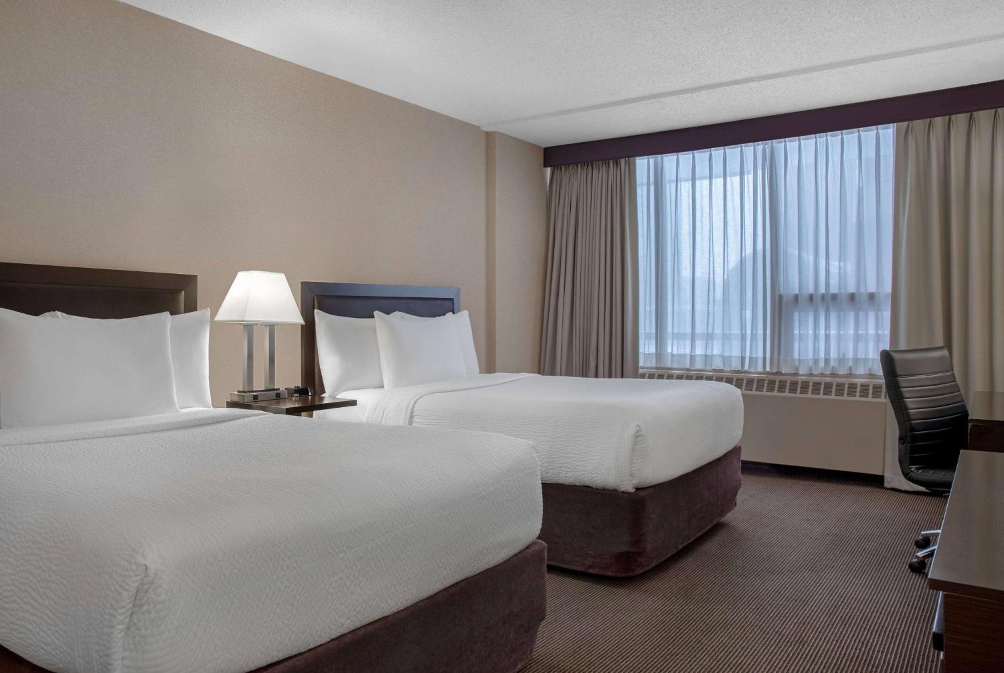 Ramada Plaza By Wyndham Calgary Downtown Otel Dış mekan fotoğraf