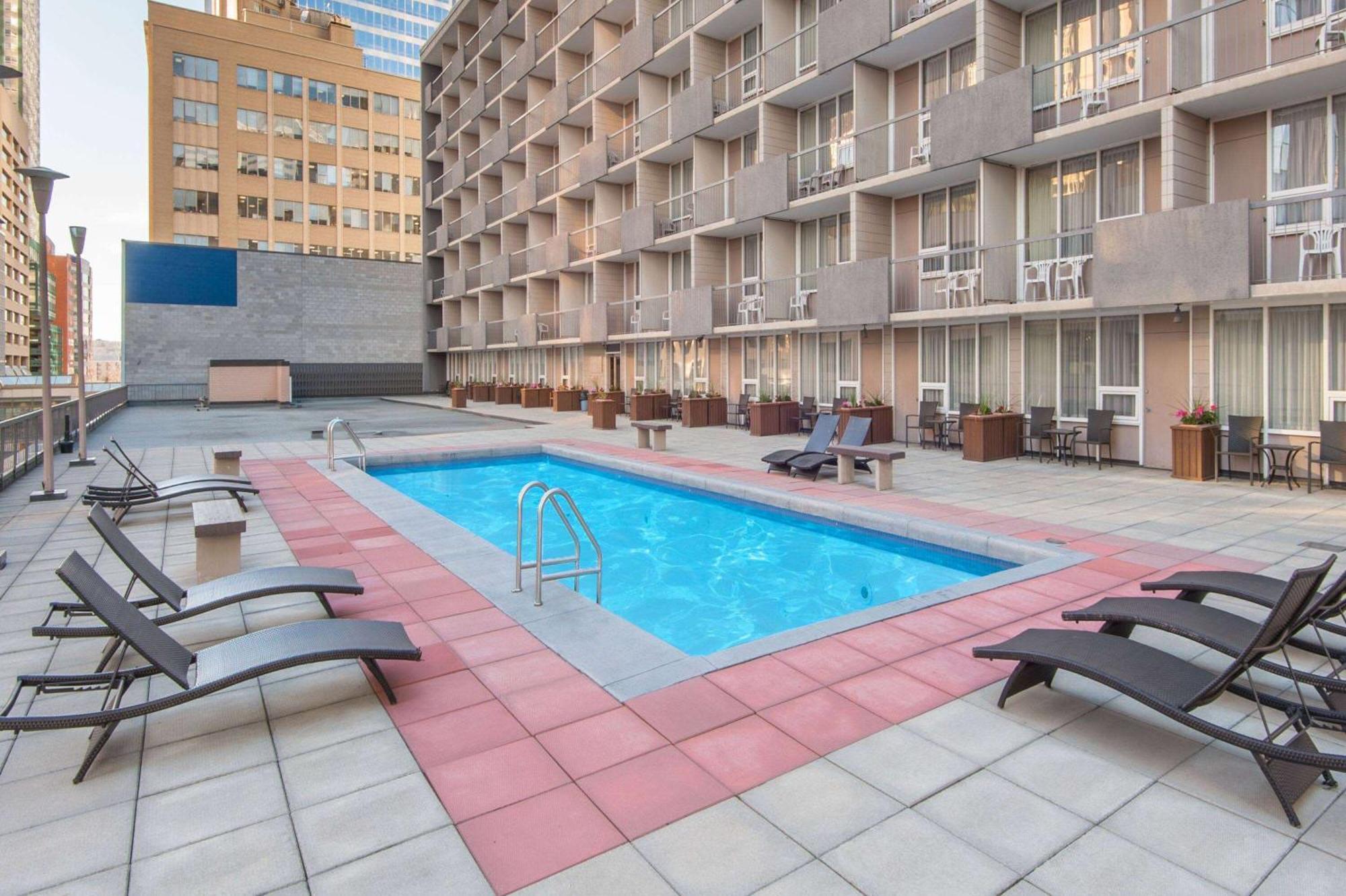 Ramada Plaza By Wyndham Calgary Downtown Otel Dış mekan fotoğraf